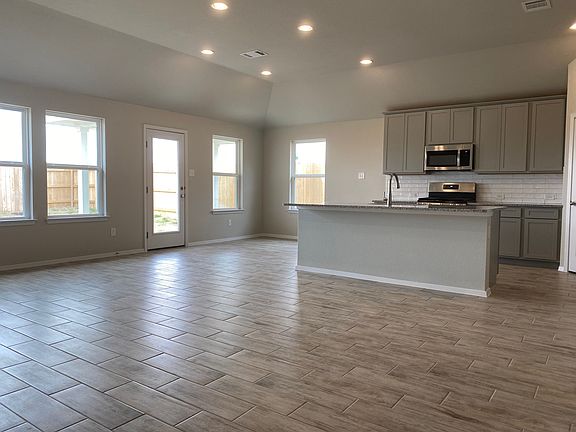 4th image of 132 Lyndon Dr