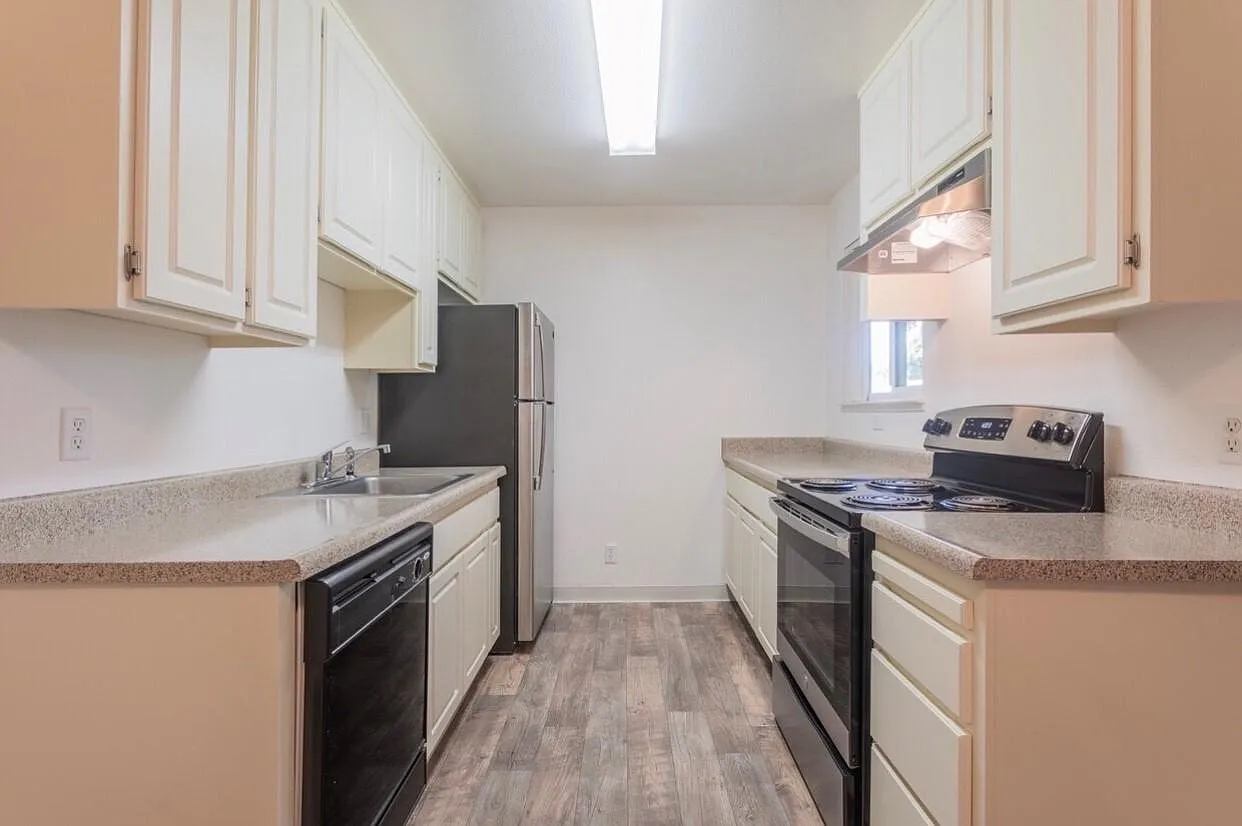 Amberwood — Photo 3