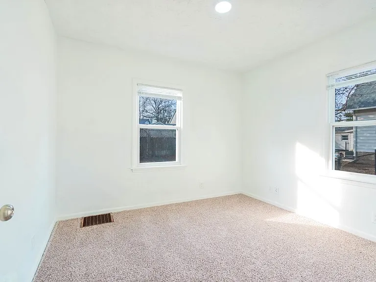 2303 Main St — Photo 11
