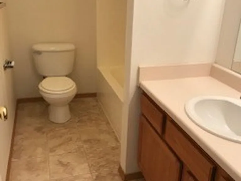 484 W Shore Dr — Photo 12