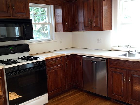 5th image of 49 Hobart Ave