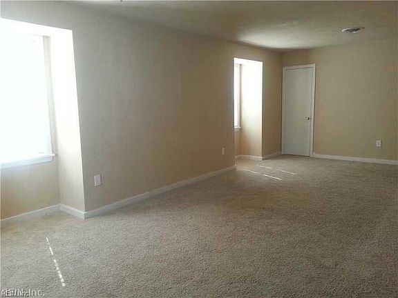 3rd image of 220 Glen Echo Dr APT B
