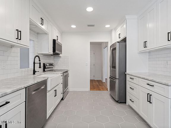 5th image of 1550 CHELSEA Place