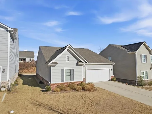 71 Carnaby St, Winder, GA 30680