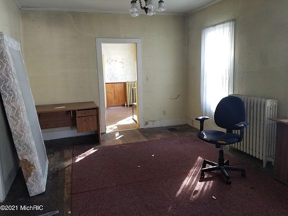 4th image of 315 S Saint Joseph Ave