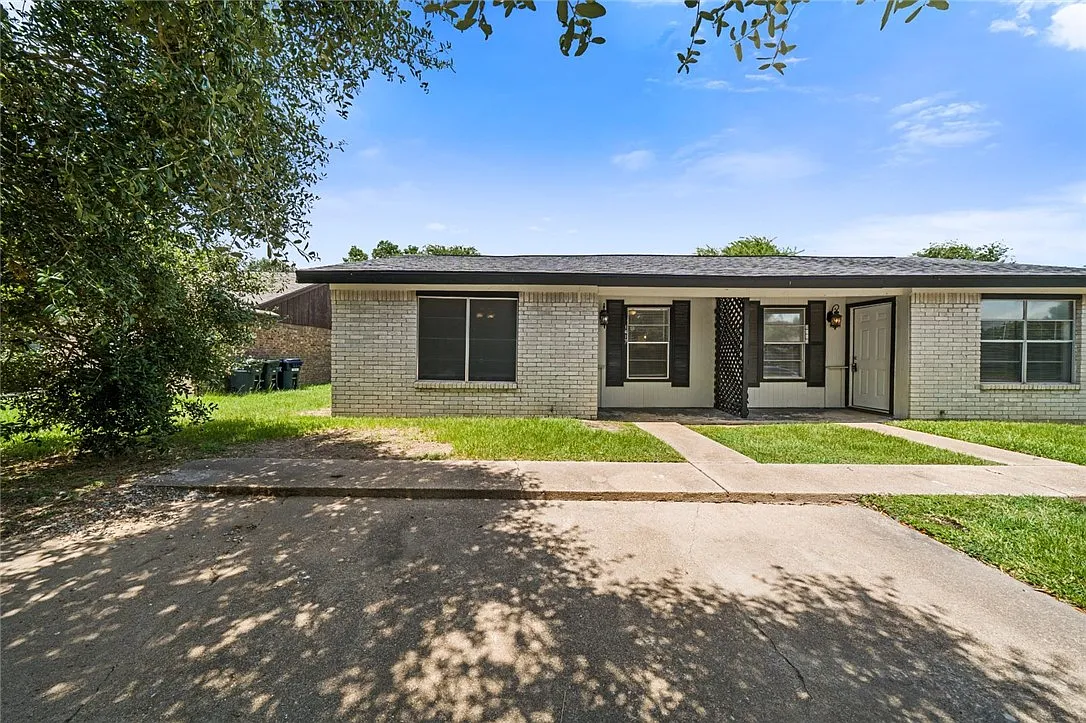 2 bed, 969 sqft, $1,275 — Photo 2