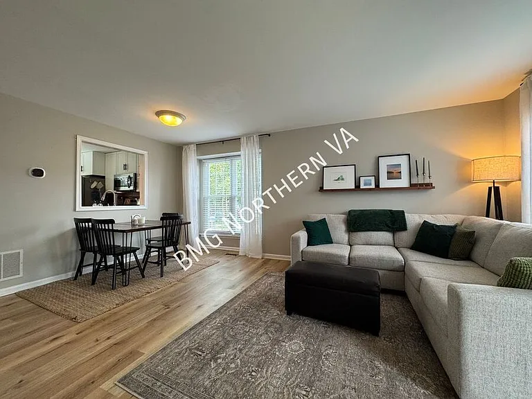 301 Bridle Crest Sq NE — Photo 2