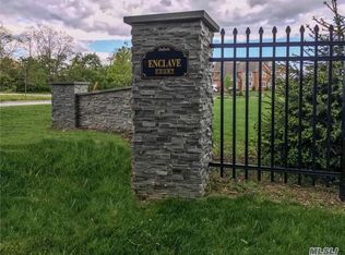 1 Enclave Ct, Dix Hills, NY 11746