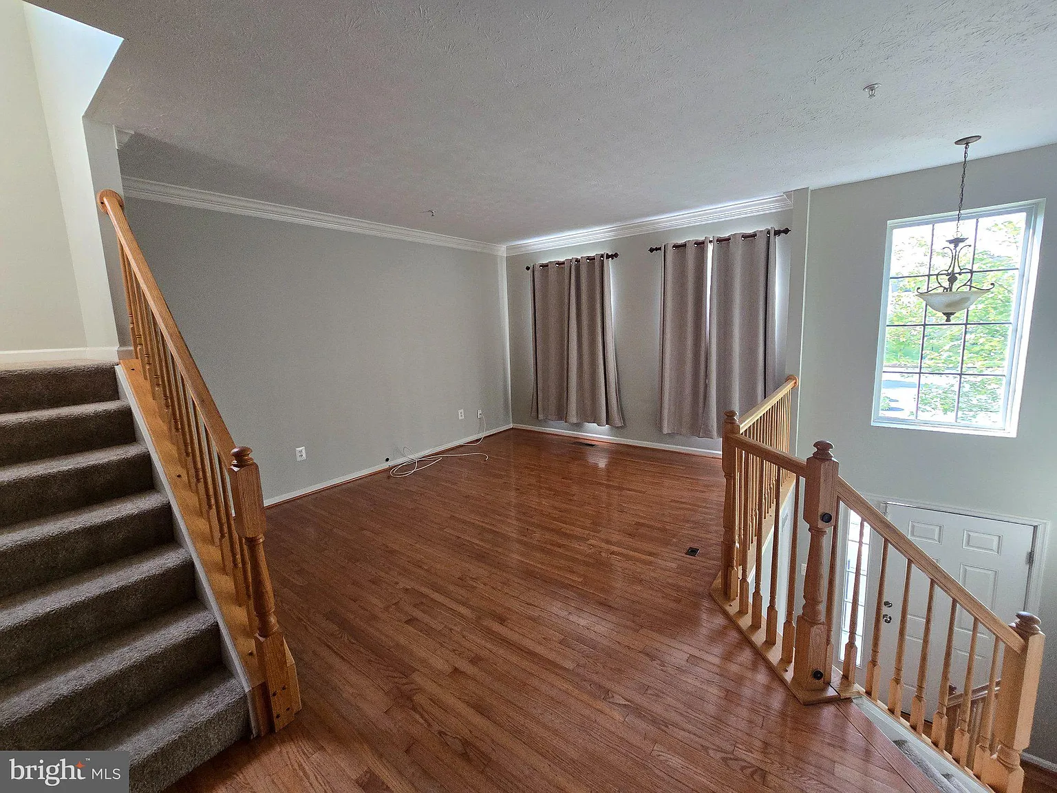 4 bed, 3.5 bath, 1932 sqft, $2,800 — Photo 3