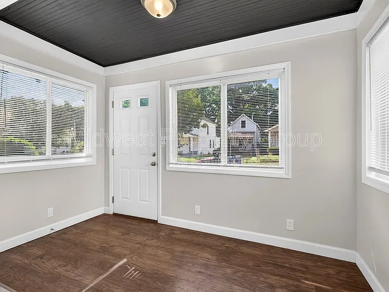 3610 Manhattan Ave — Photo 5