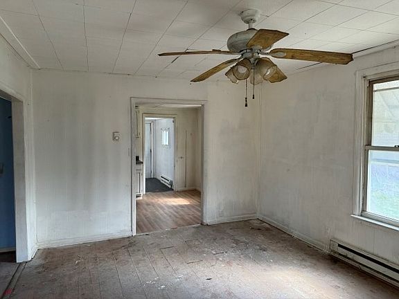 3rd image of 718 N Front St