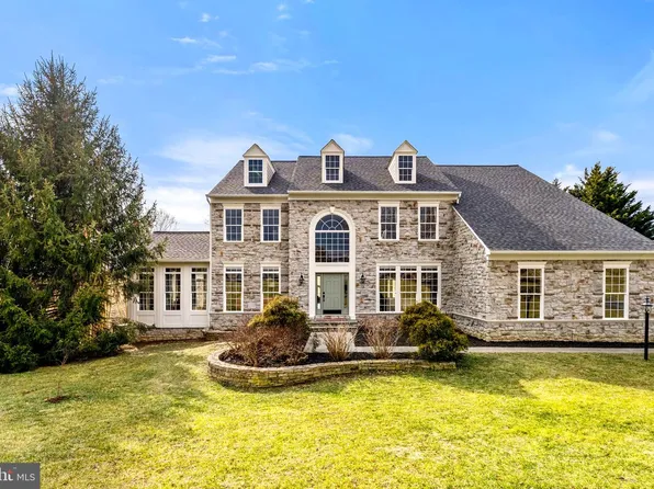 39054 Old Stage Pl, Waterford, VA 20197