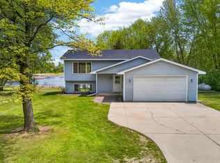 33067 Nueman Trl, Lindstrom, MN 55045