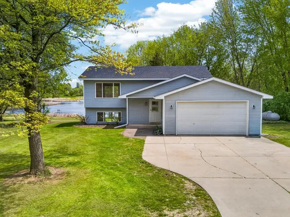 33067 Nueman Trl, Lindstrom, MN 55045
