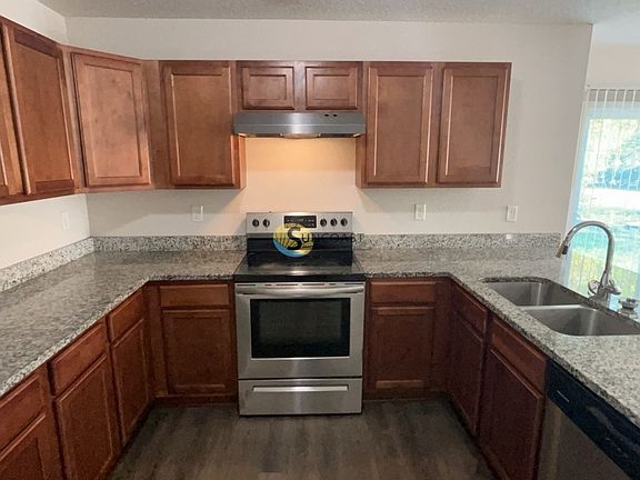 5th image of 8007 Stuart Ave