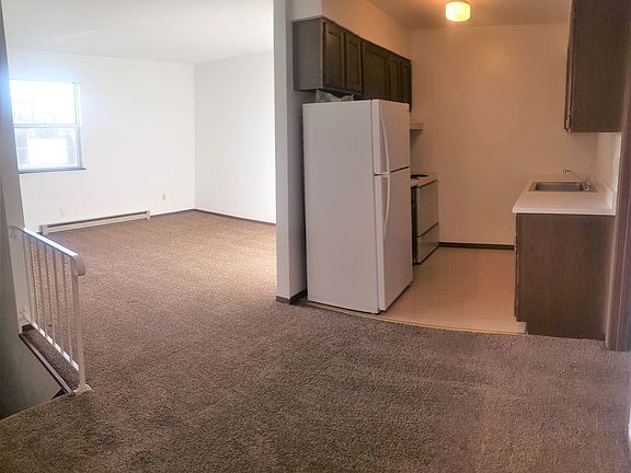 3rd image of 3827 Canterbury Dr APT 6
