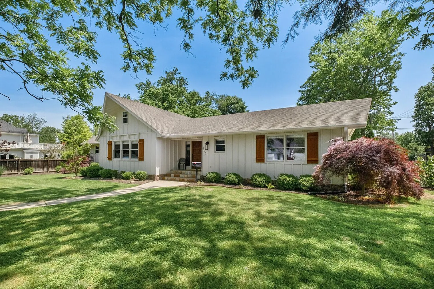 4 bed, 3.0 bath, 2454 sqft, $8,450 — Photo 4