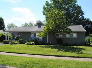 10 Valley Rd, Levittown, PA 19057