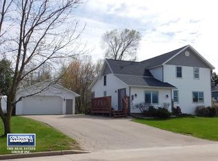 724 E Beacon Ave, New London, WI 54961