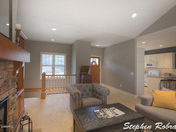 5th image of 4733 Firefly Dr NE