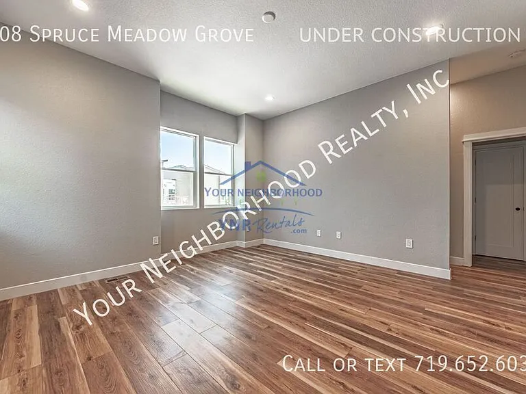308 Spruce Meadow Grv — Photo 10