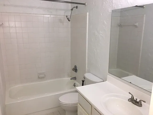 204 E Davie St #1 — Photo 6