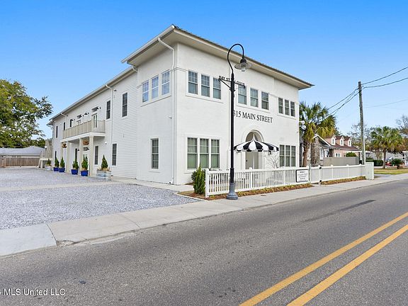 2nd image of 315 Main St #C