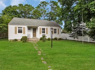 19 Ridgeway Blvd, Bay Shore, NY 11706