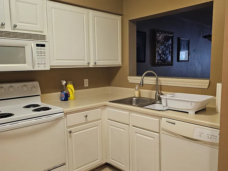 4270 Calinda Ln #315 — Photo 11