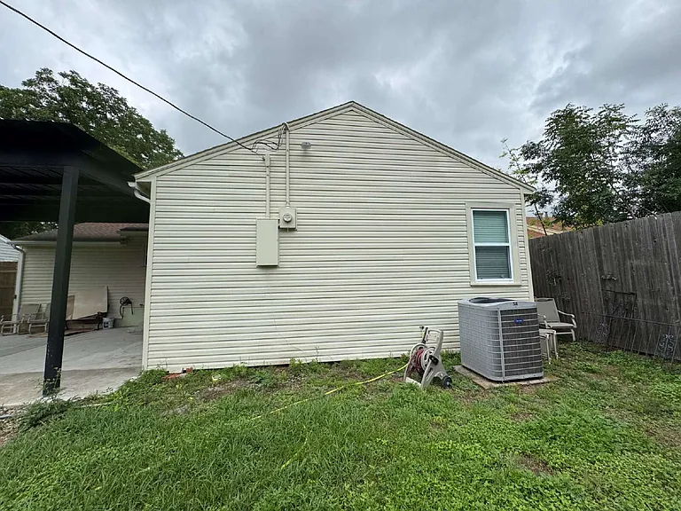 2318 Fenwick Dr — Photo 3