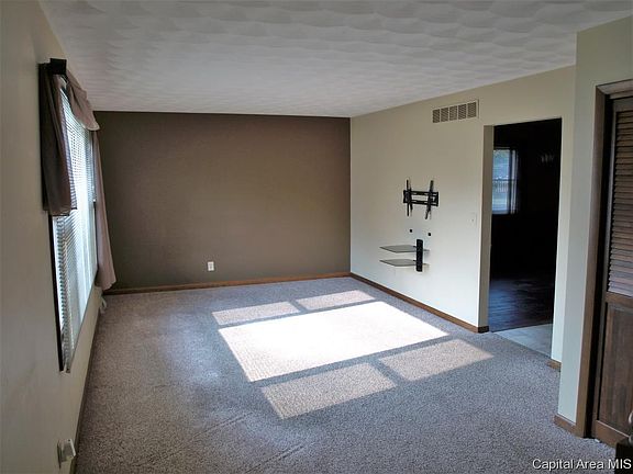 2nd image of 1169 Sweetbriar Pl