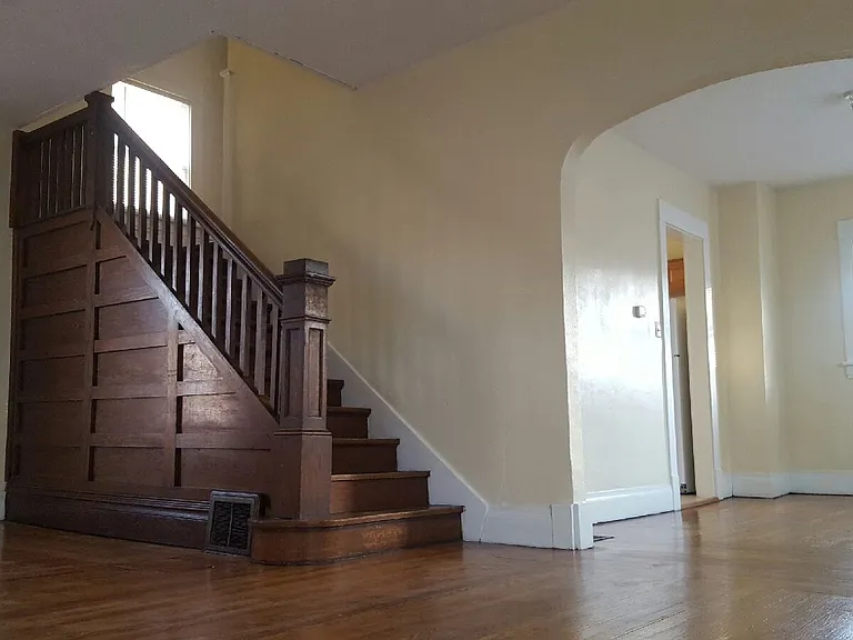 620 Allen St — Photo 2