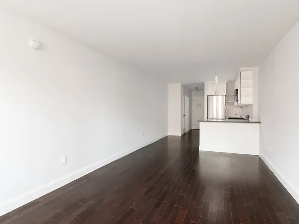 222 West 14th Street image 1 of 5