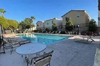hoa Private access Swimming pool.
