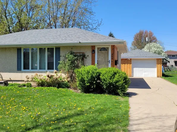 956 Market St S, Shakopee, MN 55379