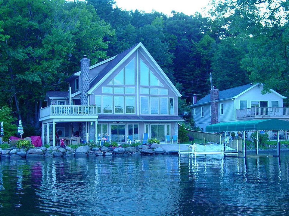 Live your vacation all summer or all year!