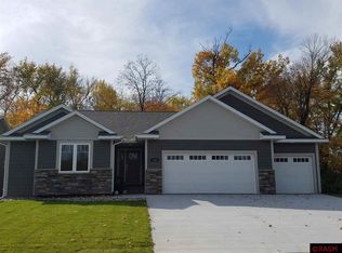 112 Goldfinch Ct, Mankato, MN 56001
