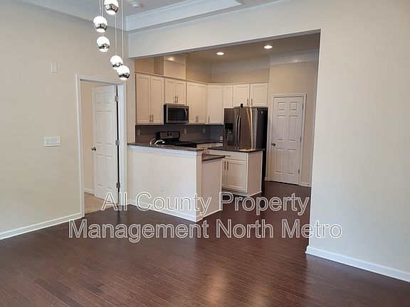 3rd image of 4808 Blue Elm Ln SE