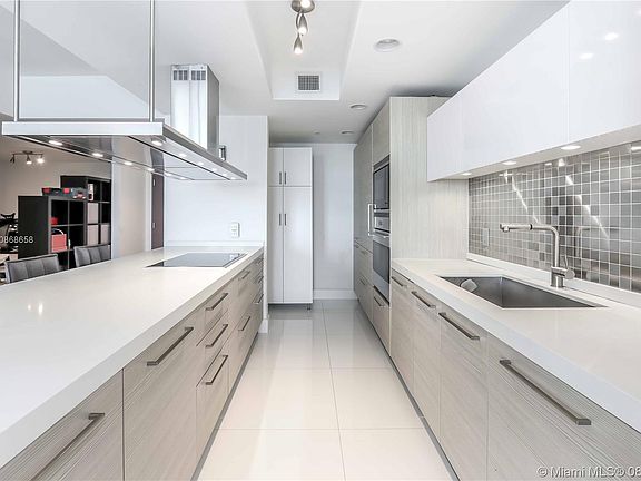 4th image of 17301 Biscayne Blvd APT 1406