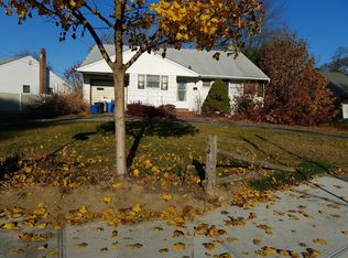 101 Glen Rd, North Babylon, NY 11703