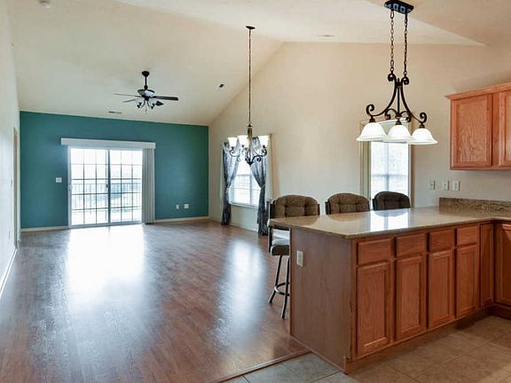 4th image of 310 S Wildwood Dr #8
