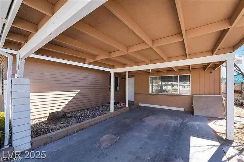 4 bed, 2.0 bath, 1428 sqft, $2,500 — Photo 2