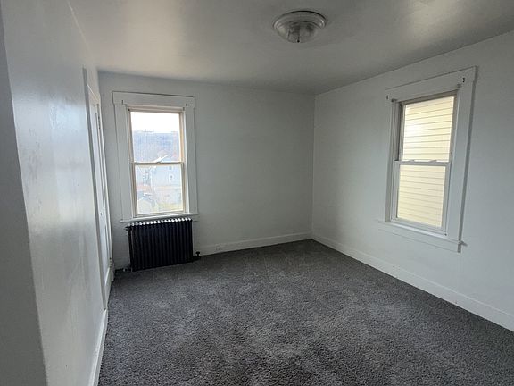 4th image of 304 Erie Ave #1
