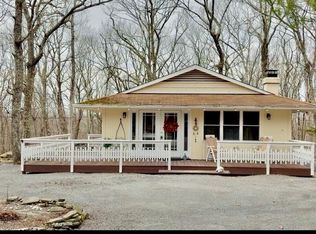 808 W Spur Ct, Hawley, PA