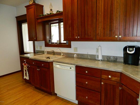 3rd image of 23393 Oliver Ave