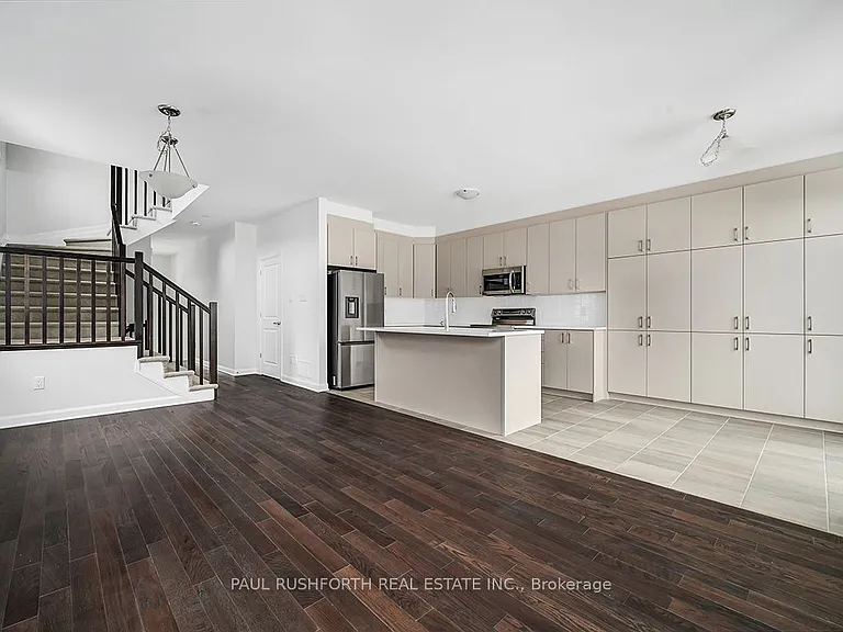 511 Convenire Row — Photo 4