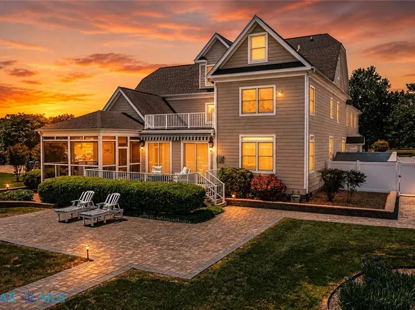 310 Old Point Rd, White Stone, VA 22578