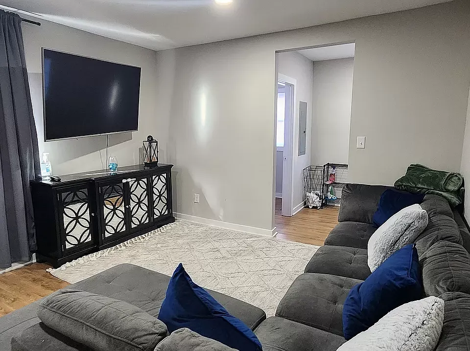 432 Sanders St #2
