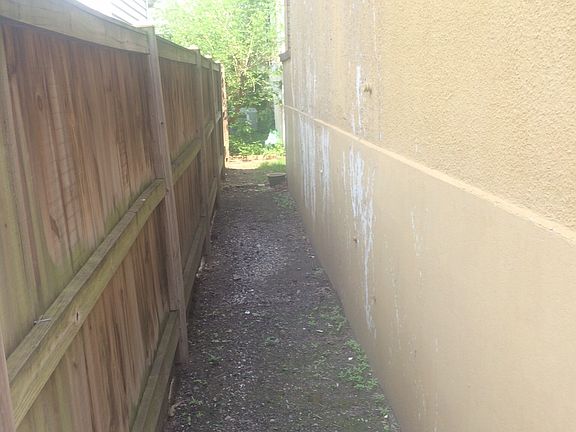 3rd image of 1937 Maplewood Pl