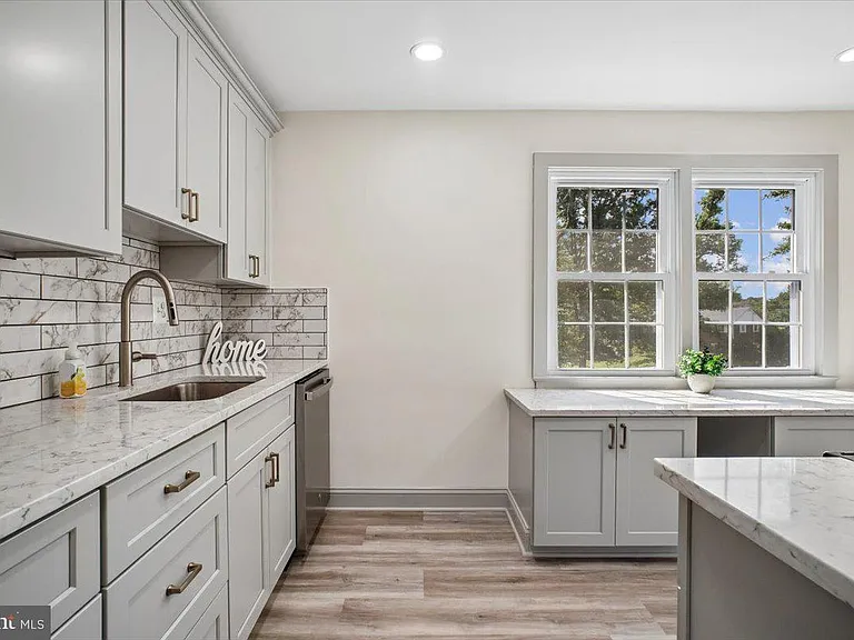 3227 Sherry Ct — Photo 6